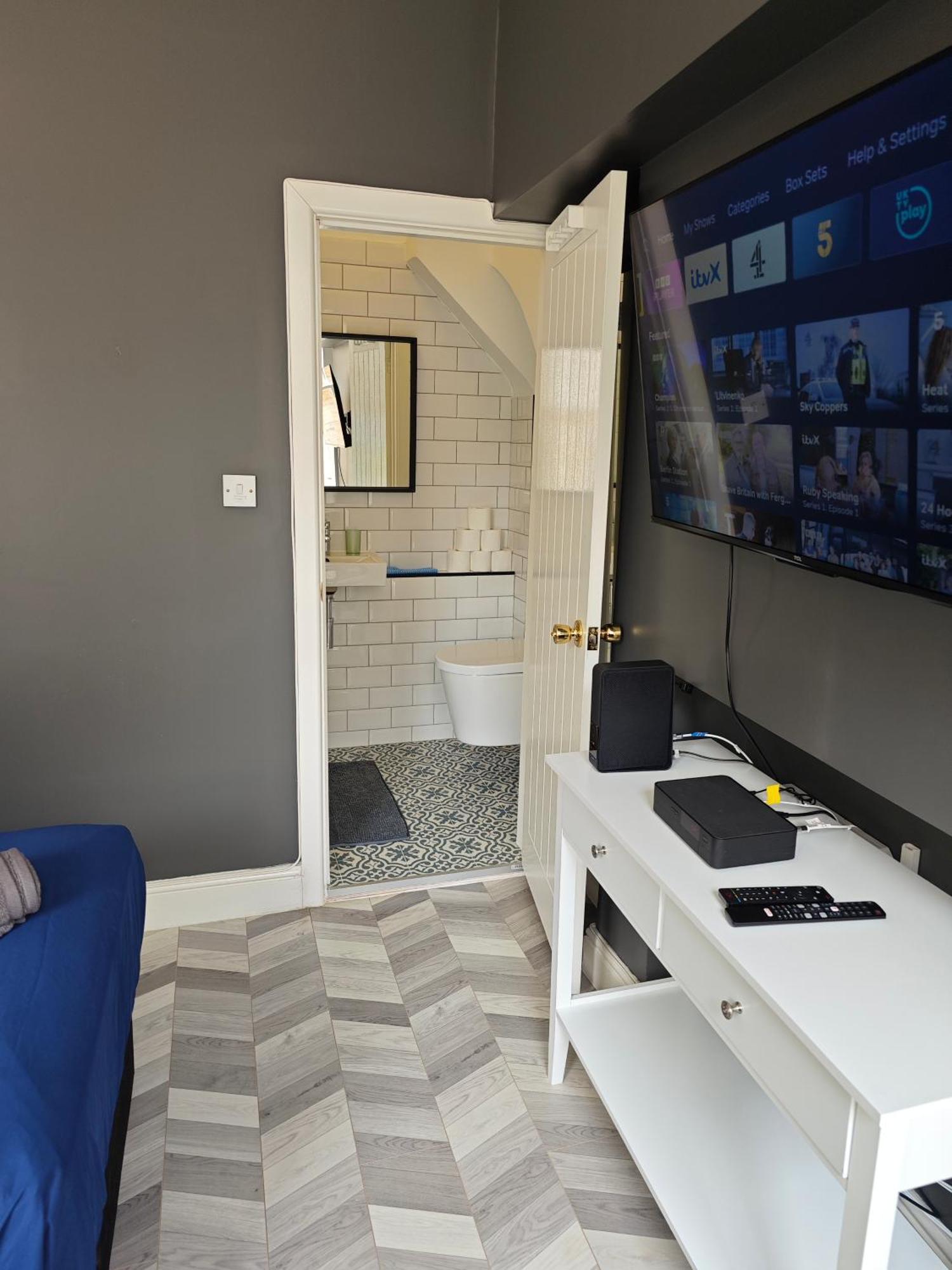 2 Bedroom 2 Bathroom Apartment In Old St - Shoreditch - Zone 1 London Exterior photo